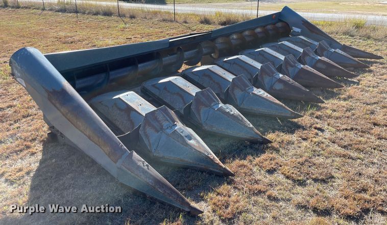 image for item JD9266 Gleaner 830N  corn head