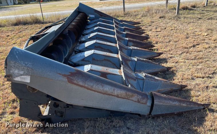 image for item JD9266 Gleaner 830N  corn head