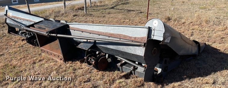 image for item JD9266 Gleaner 830N  corn head