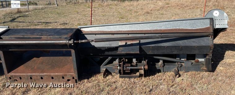 image for item JD9266 Gleaner 830N  corn head