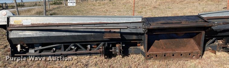 image for item JD9266 Gleaner 830N  corn head