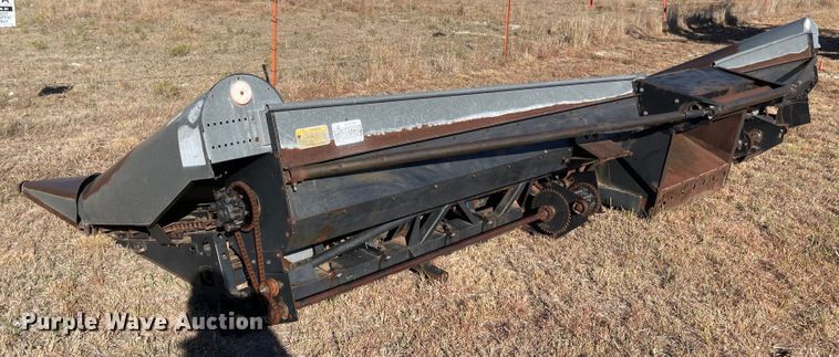 image for item JD9266 Gleaner 830N  corn head