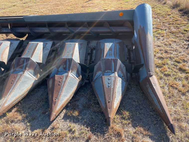 image for item JD9266 Gleaner 830N  corn head