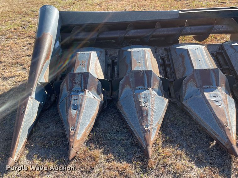 image for item JD9266 Gleaner 830N  corn head