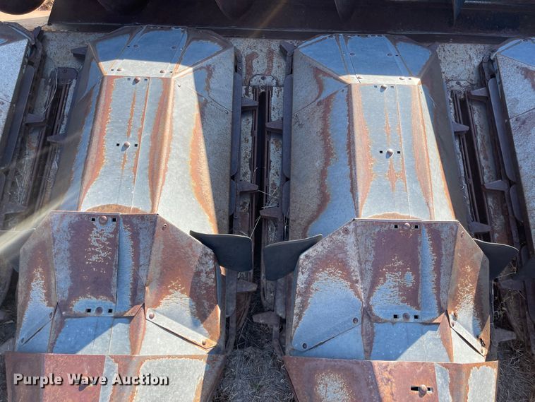 image for item JD9266 Gleaner 830N  corn head