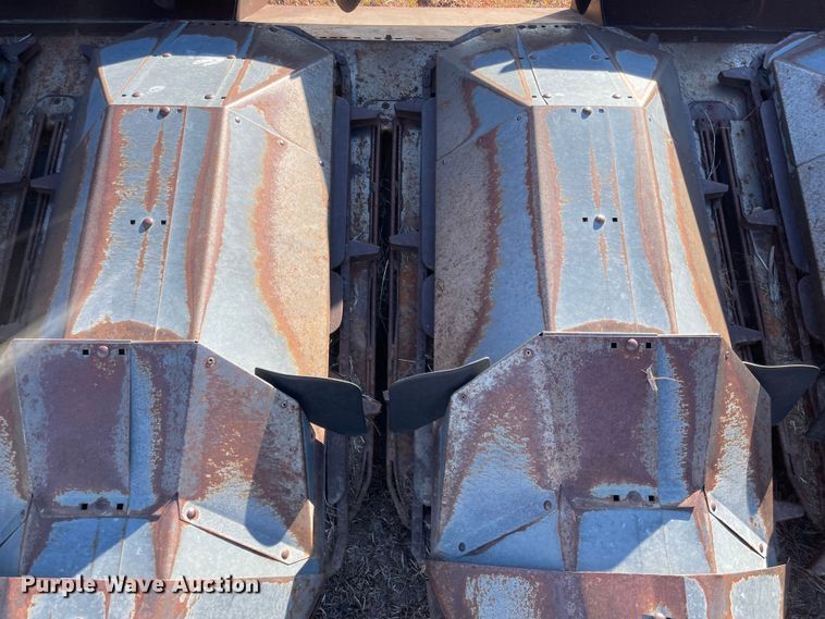 image for item JD9266 Gleaner 830N  corn head