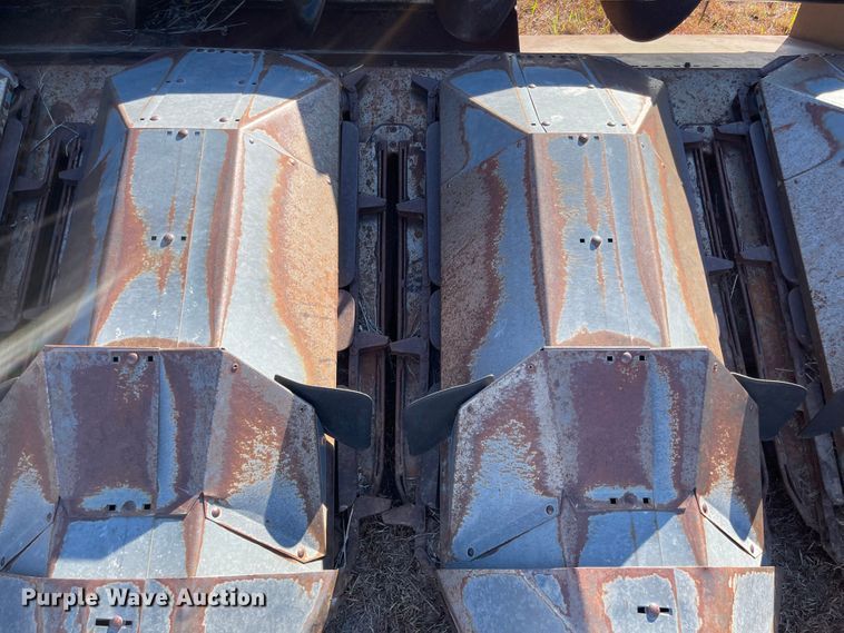 image for item JD9266 Gleaner 830N  corn head