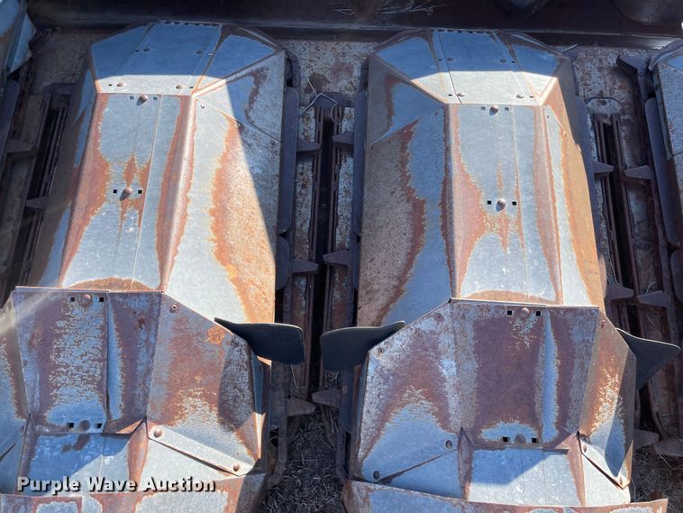 image for item JD9266 Gleaner 830N  corn head