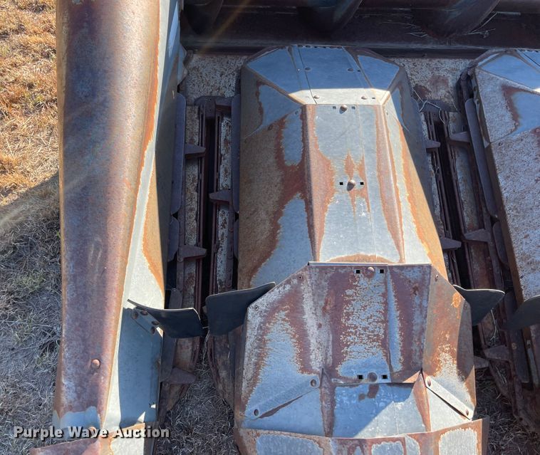 image for item JD9266 Gleaner 830N  corn head