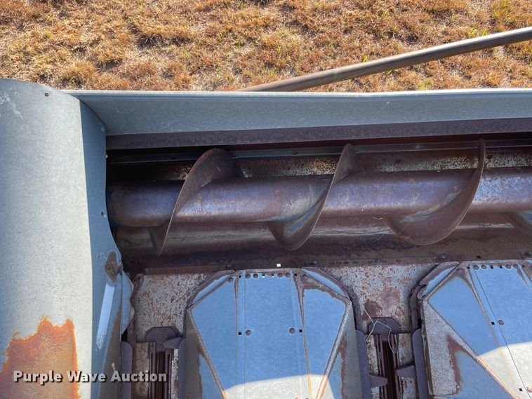 image for item JD9266 Gleaner 830N  corn head