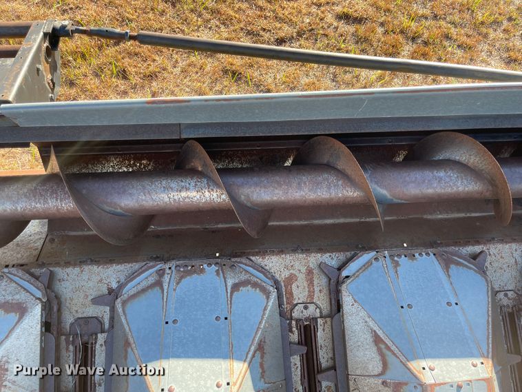image for item JD9266 Gleaner 830N  corn head