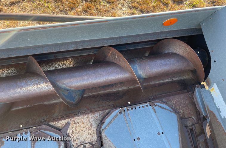 image for item JD9266 Gleaner 830N  corn head
