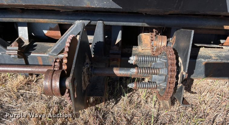 image for item JD9266 Gleaner 830N  corn head