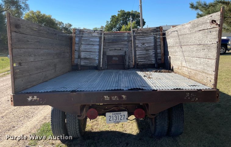 image for item JD9341 1966 Ford 350  grain truck