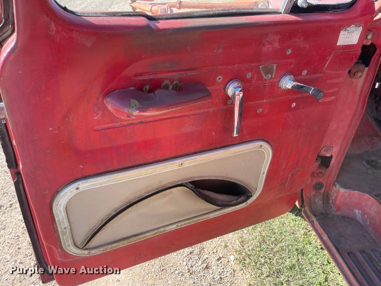 image for item JD9341 1966 Ford 350  grain truck