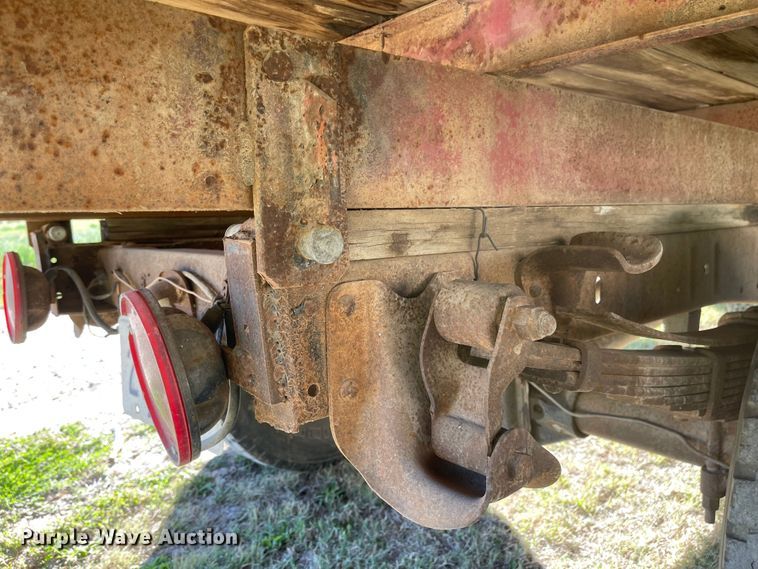 image for item JD9341 1966 Ford 350  grain truck