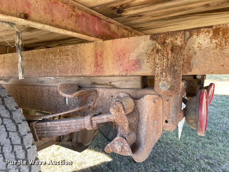 image for item JD9341 1966 Ford 350  grain truck