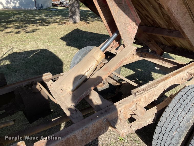 image for item JD9341 1966 Ford 350  grain truck