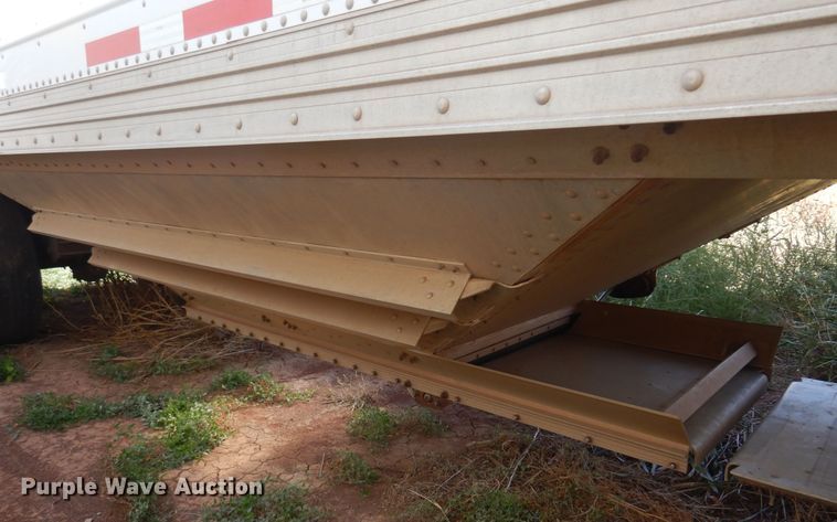 image for item JJ9663 2011 Timpte Super Hopper 4066  grain trailer