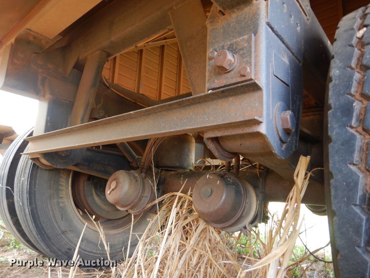 image for item JJ9663 2011 Timpte Super Hopper 4066  grain trailer