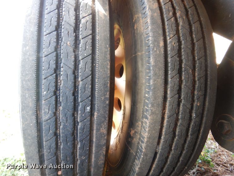 image for item JJ9663 2011 Timpte Super Hopper 4066  grain trailer