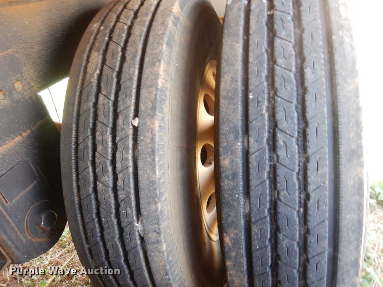 image for item JJ9663 2011 Timpte Super Hopper 4066  grain trailer