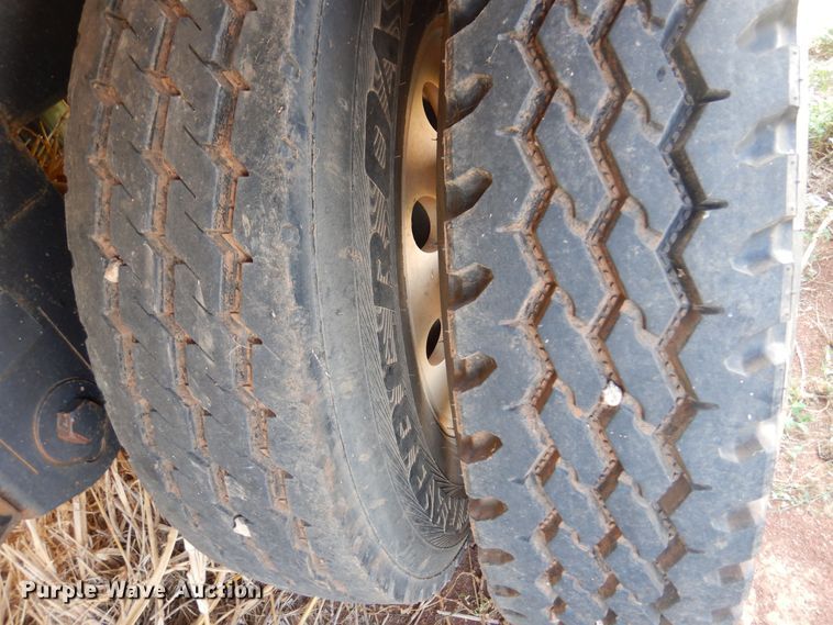 image for item JJ9663 2011 Timpte Super Hopper 4066  grain trailer