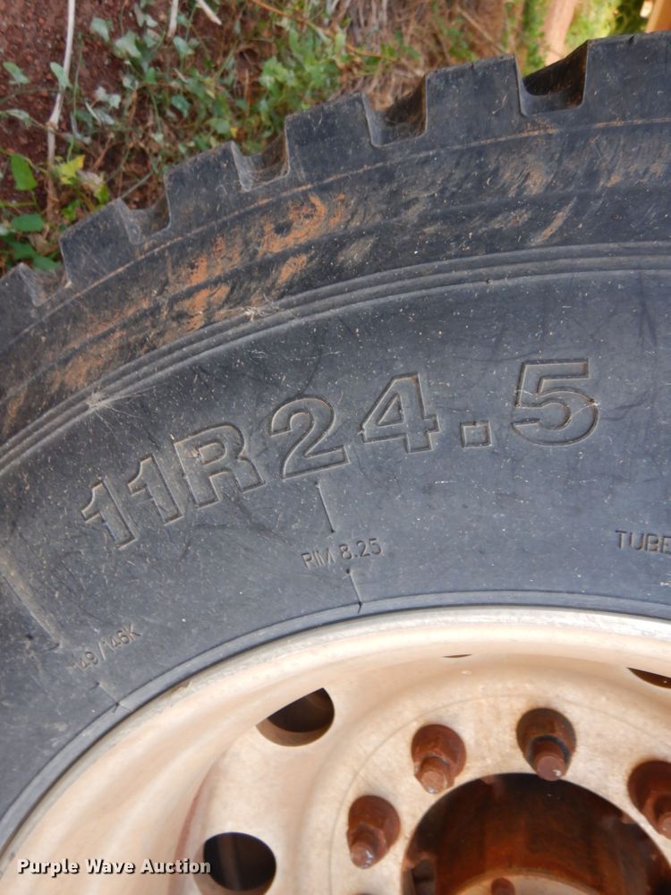 image for item JJ9663 2011 Timpte Super Hopper 4066  grain trailer