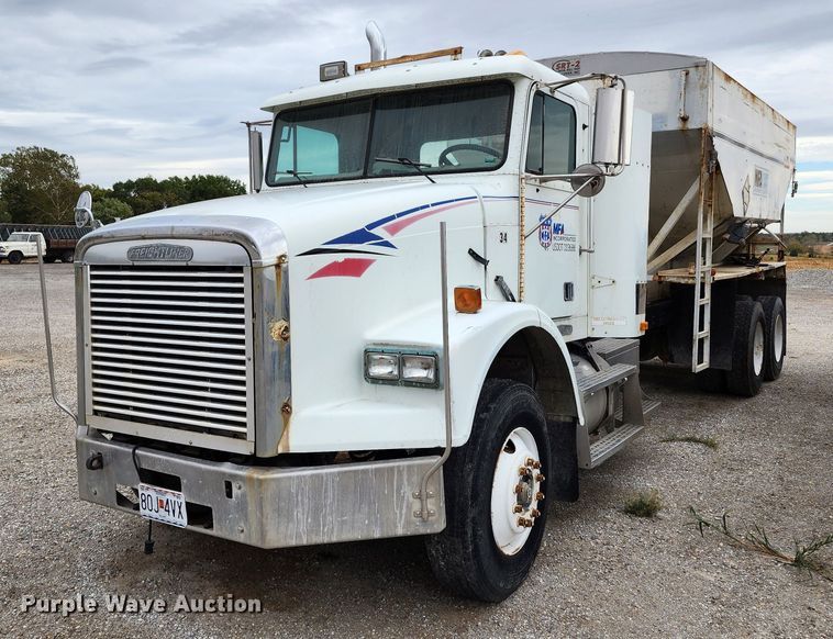 image for item KH9188 1995 Freightliner FLD  fertilizer delivery truck