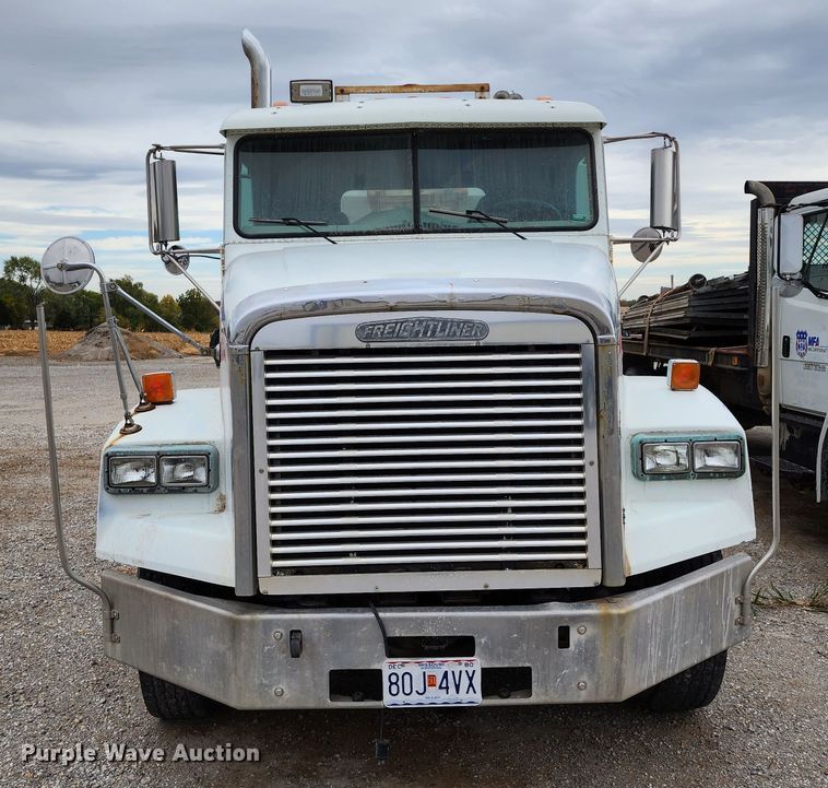 image for item KH9188 1995 Freightliner FLD  fertilizer delivery truck