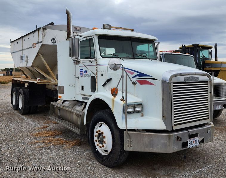 image for item KH9188 1995 Freightliner FLD  fertilizer delivery truck