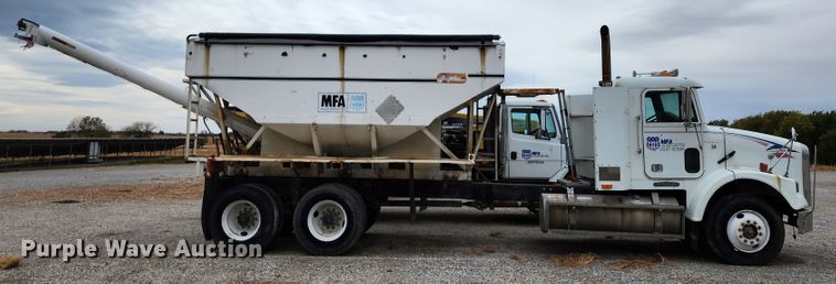 image for item KH9188 1995 Freightliner FLD  fertilizer delivery truck