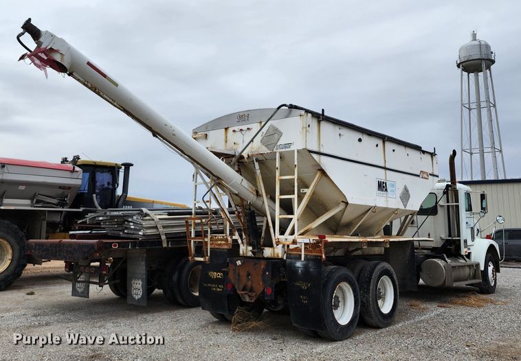 image for item KH9188 1995 Freightliner FLD  fertilizer delivery truck