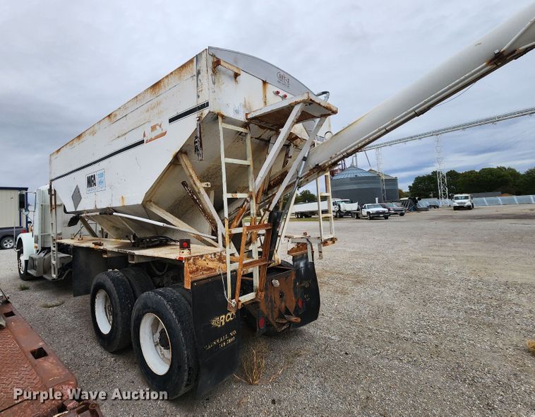 image for item KH9188 1995 Freightliner FLD  fertilizer delivery truck