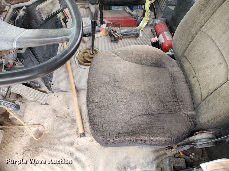 image for item KH9188 1995 Freightliner FLD  fertilizer delivery truck