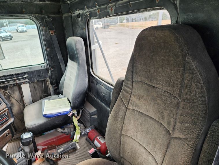 image for item KH9188 1995 Freightliner FLD  fertilizer delivery truck