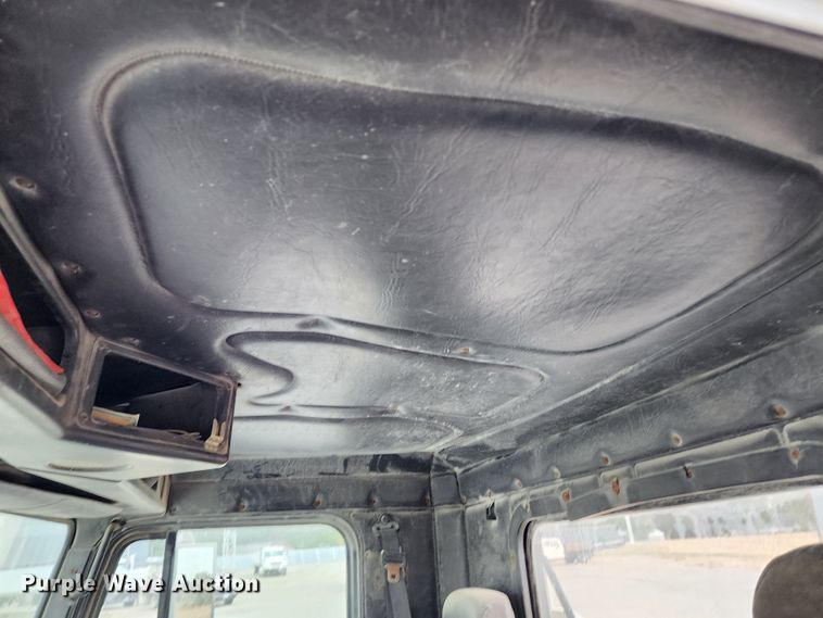 image for item KH9188 1995 Freightliner FLD  fertilizer delivery truck