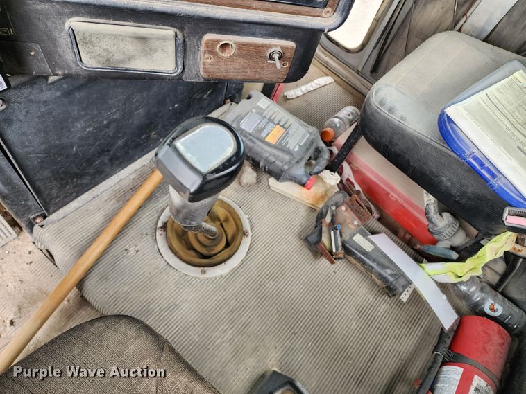 image for item KH9188 1995 Freightliner FLD  fertilizer delivery truck