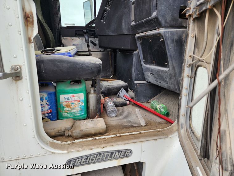 image for item KH9188 1995 Freightliner FLD  fertilizer delivery truck