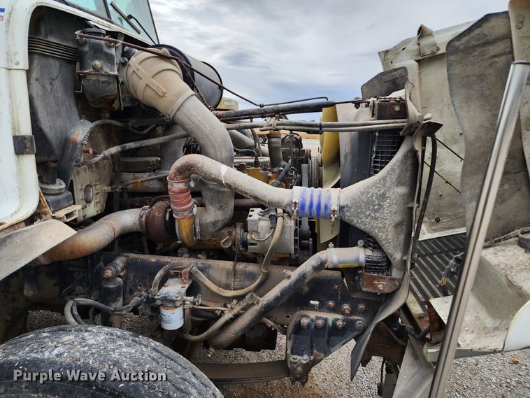 image for item KH9188 1995 Freightliner FLD  fertilizer delivery truck