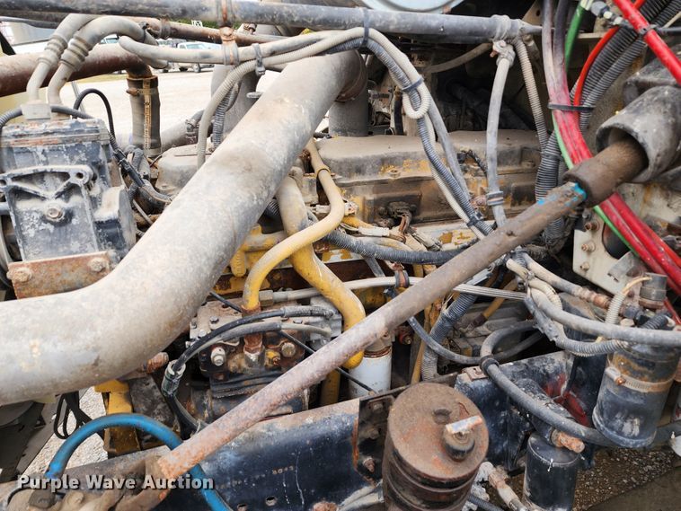 image for item KH9188 1995 Freightliner FLD  fertilizer delivery truck