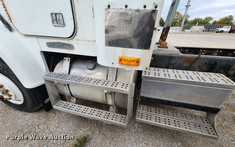 image for item KH9188 1995 Freightliner FLD  fertilizer delivery truck