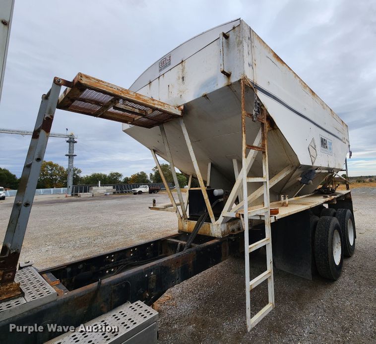 image for item KH9188 1995 Freightliner FLD  fertilizer delivery truck