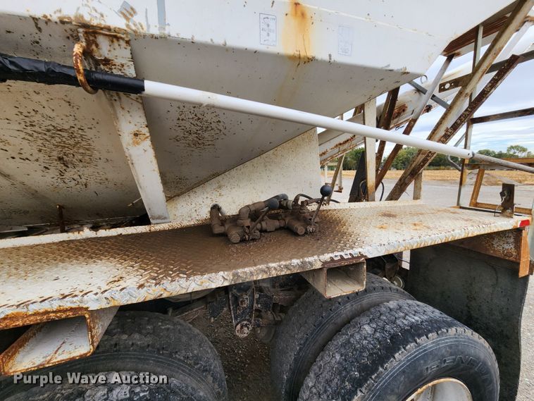 image for item KH9188 1995 Freightliner FLD  fertilizer delivery truck