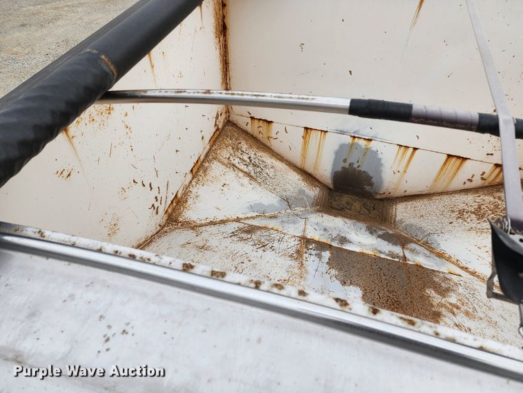 image for item KH9188 1995 Freightliner FLD  fertilizer delivery truck