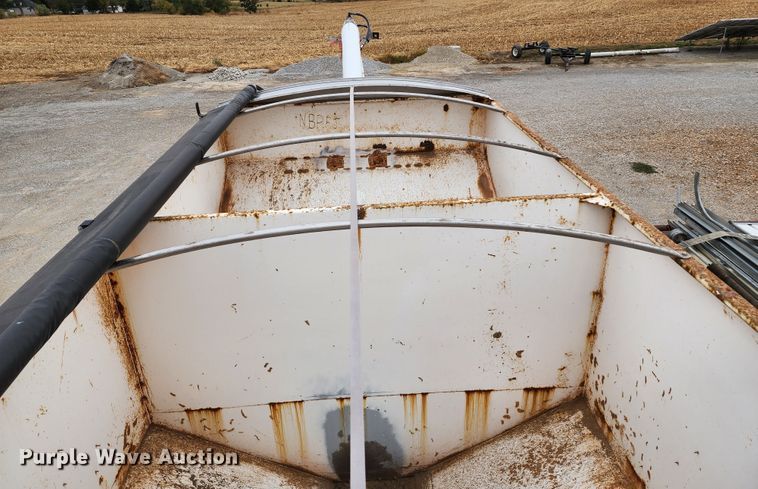 image for item KH9188 1995 Freightliner FLD  fertilizer delivery truck