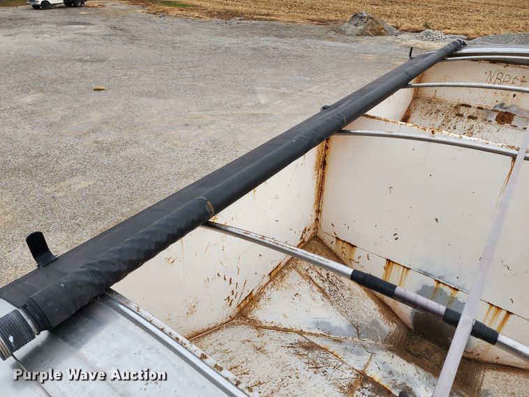 image for item KH9188 1995 Freightliner FLD  fertilizer delivery truck