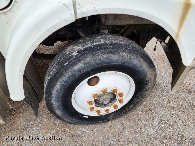 image for item KH9188 1995 Freightliner FLD  fertilizer delivery truck