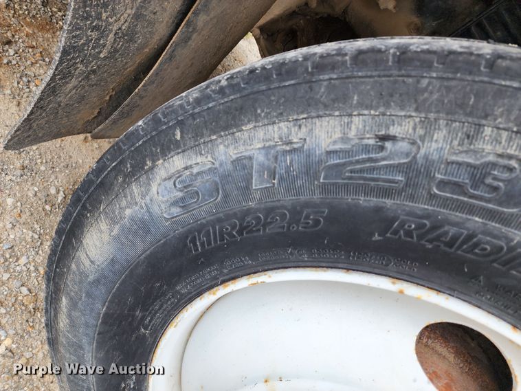 image for item KH9188 1995 Freightliner FLD  fertilizer delivery truck