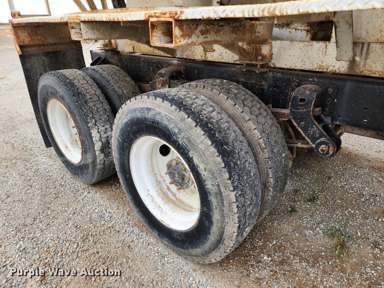 image for item KH9188 1995 Freightliner FLD  fertilizer delivery truck